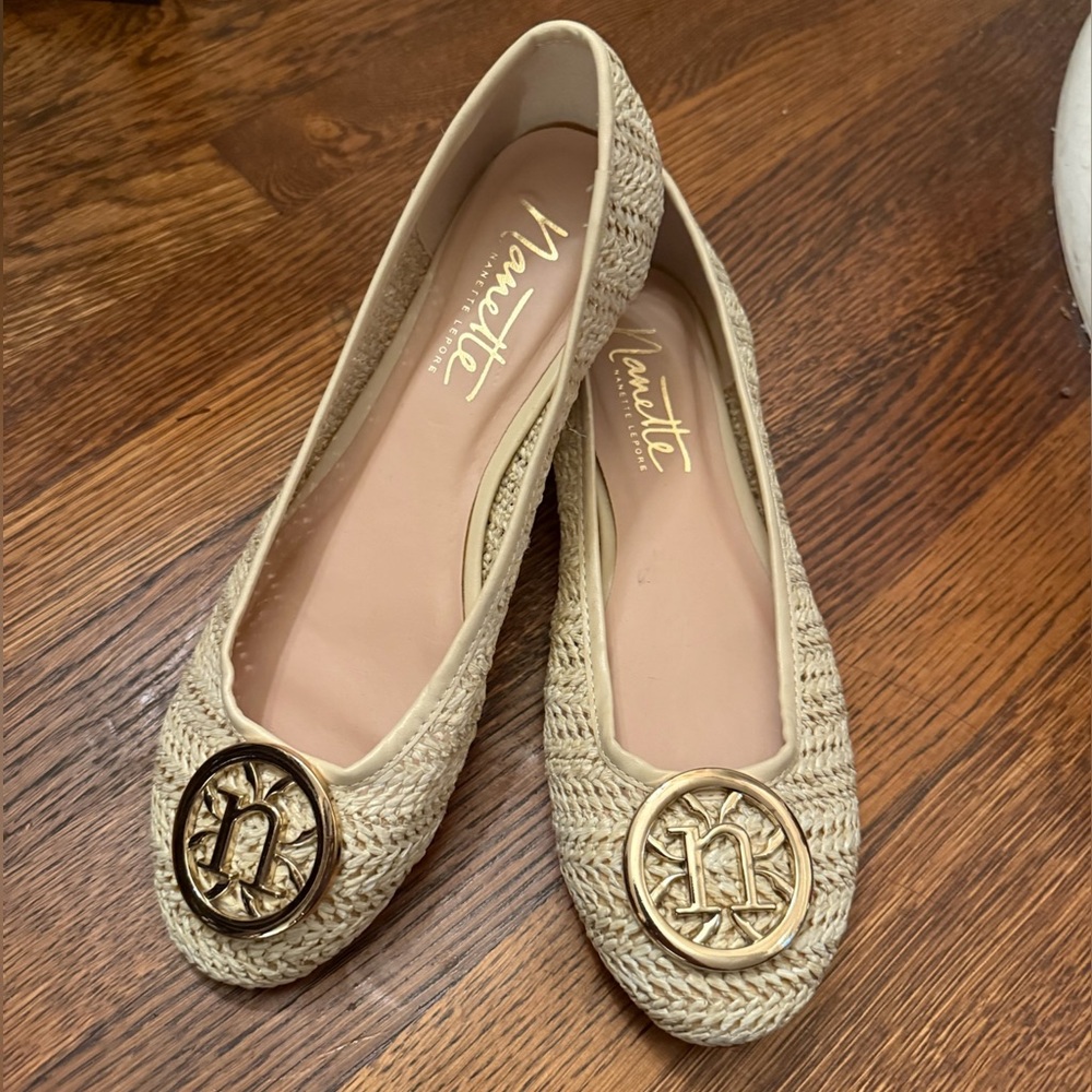 Nanette Nanette Lapore "Haya" woven ballet flat with medallion accent - size 8M